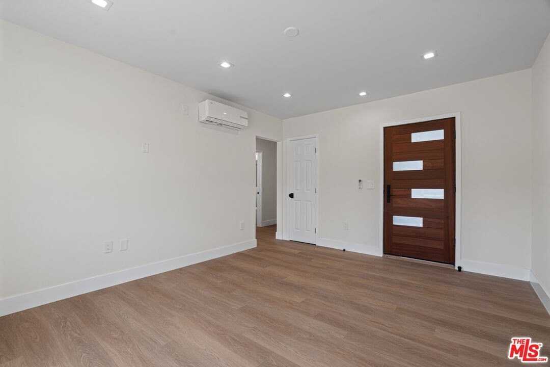 420 S Sepulveda Blvd Apt 12 - Photo 5 of 11