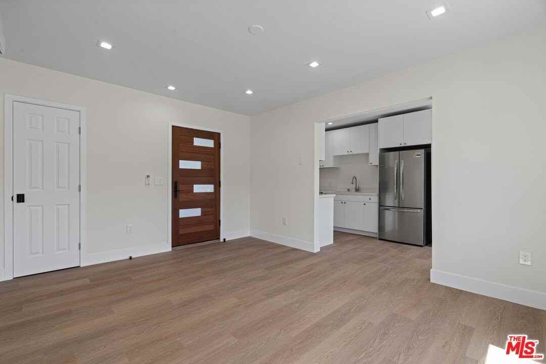 420 S Sepulveda Blvd Apt 12 - Photo 6 of 11