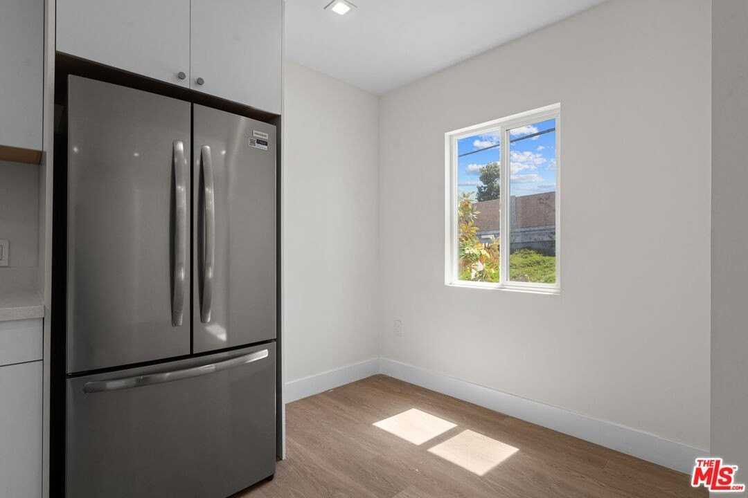 420 S Sepulveda Blvd Apt 12 - Photo 7 of 11