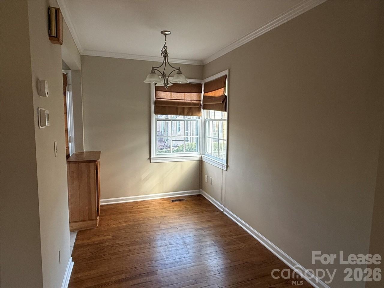 524 Wakefield Dr - Photo 3 of 16