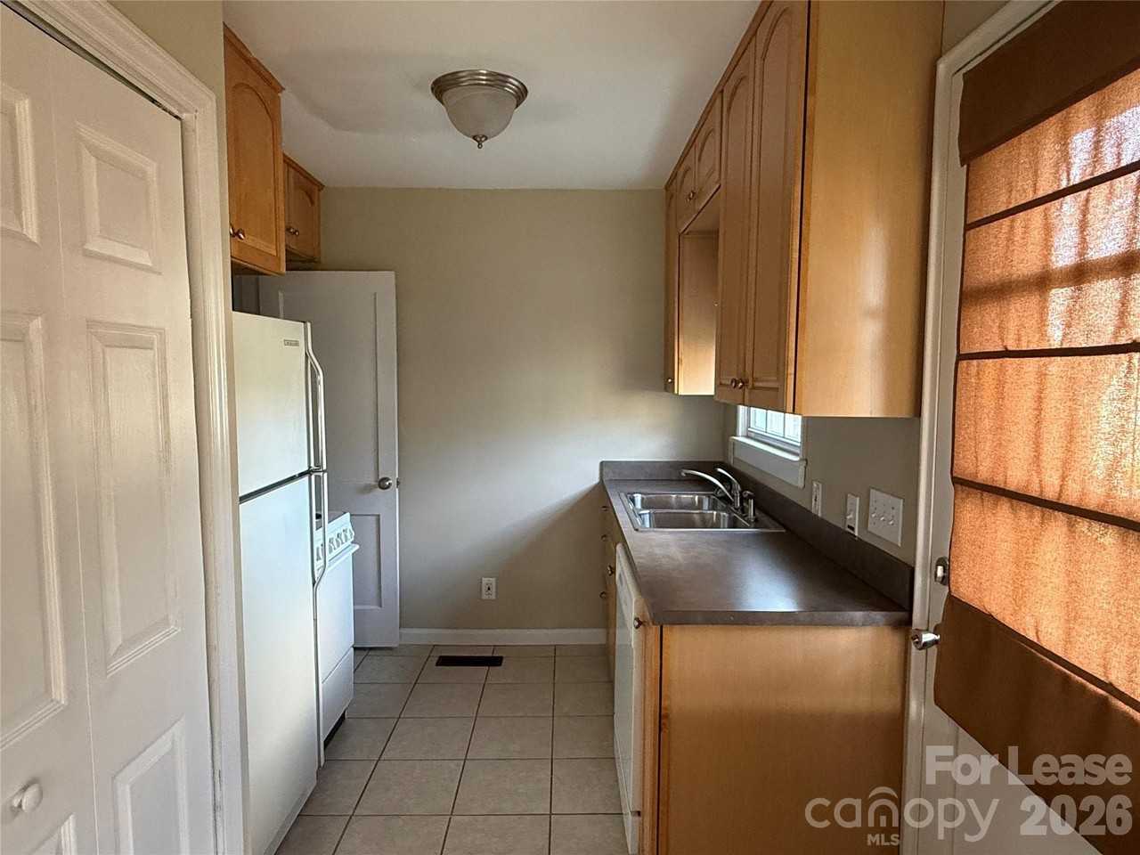 524 Wakefield Dr - Photo 4 of 16