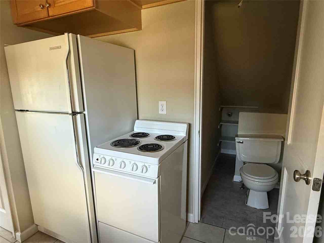 524 Wakefield Dr - Photo 5 of 16