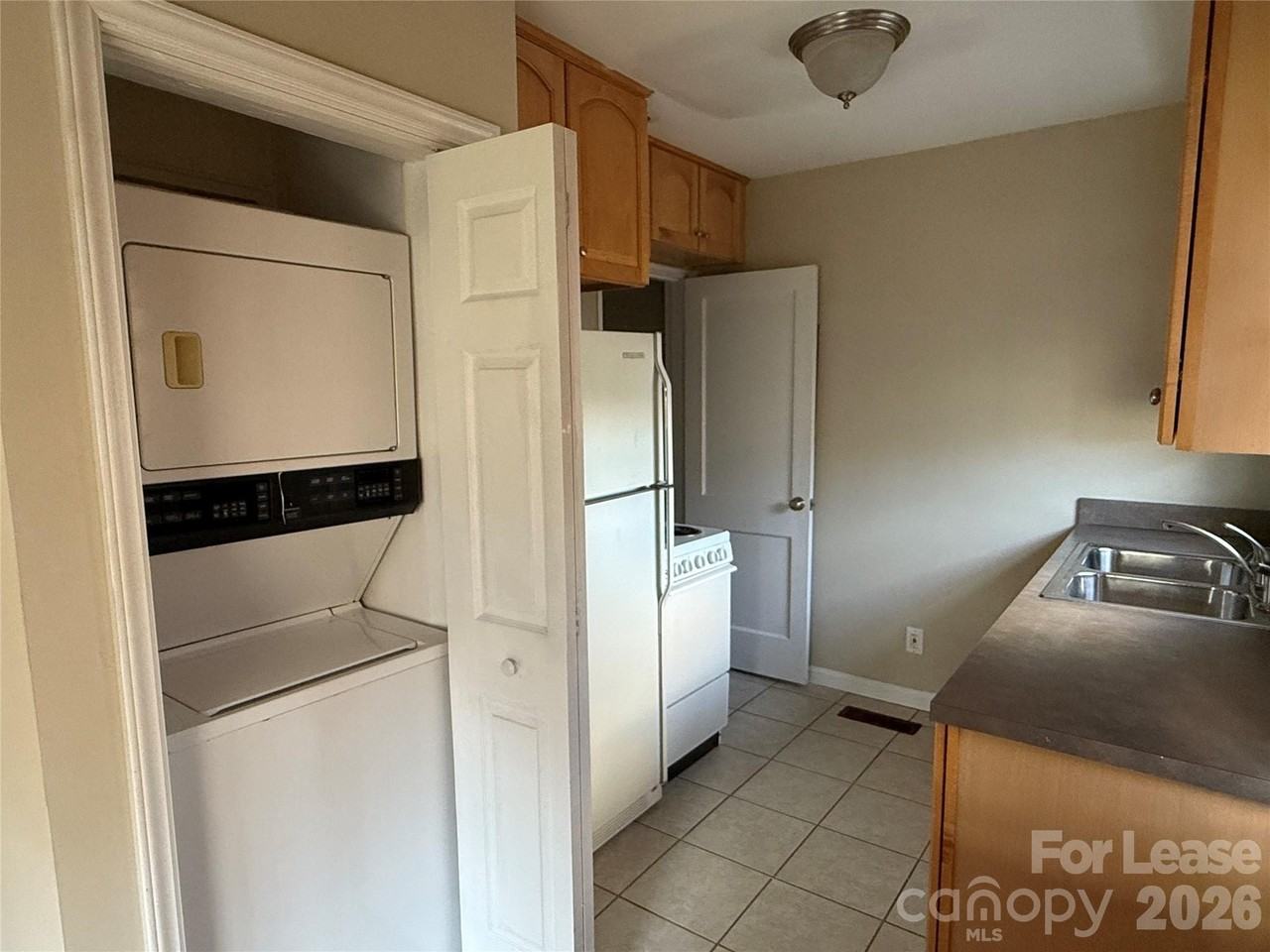 524 Wakefield Dr - Photo 6 of 16