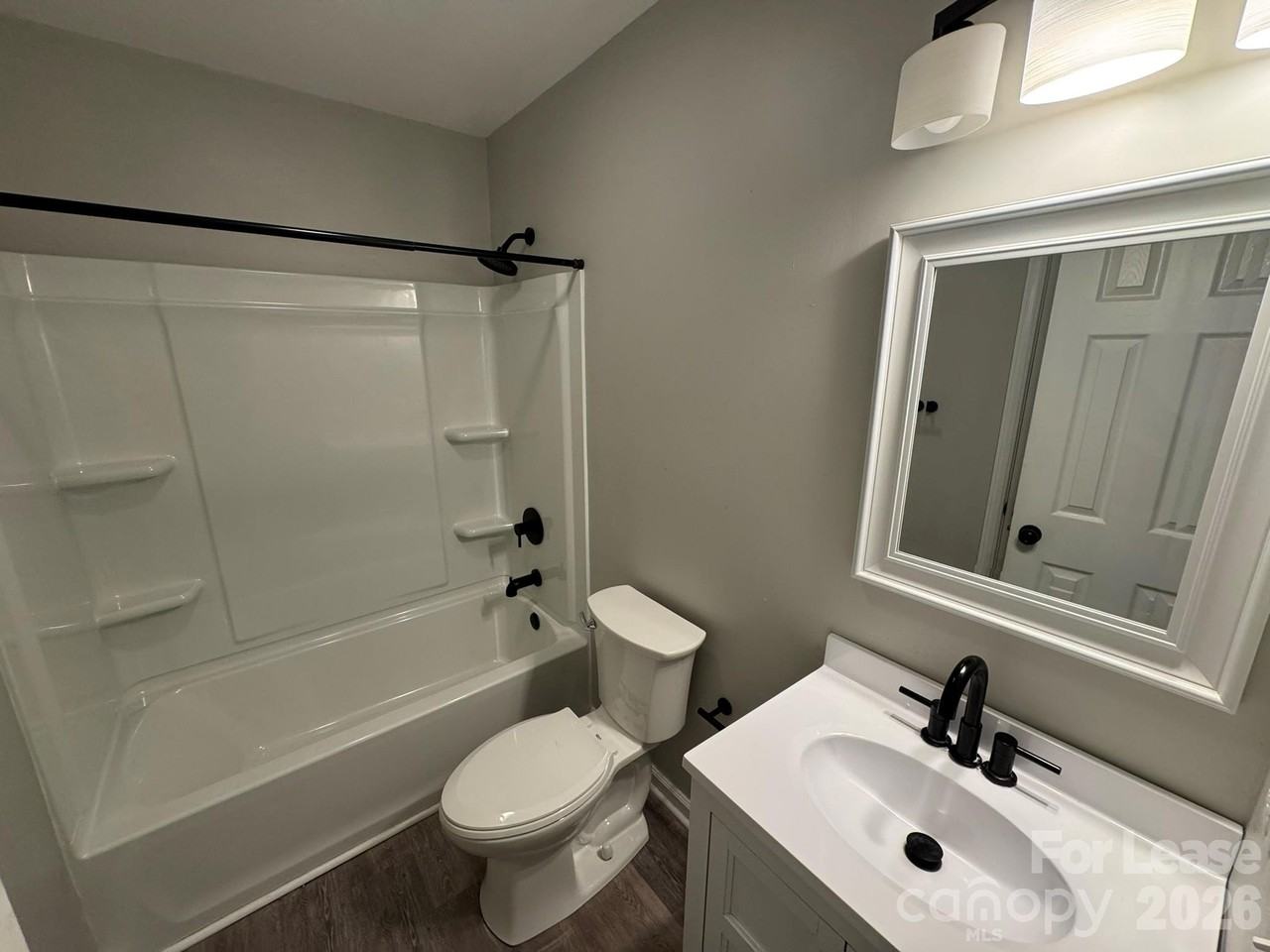 320 Hamilton Dr Ne - Photo 7 of 9