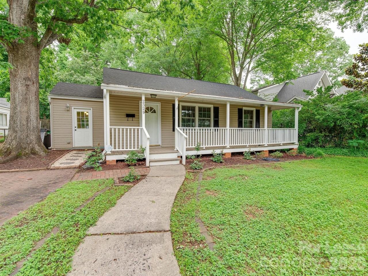 2329 Kingsbury Dr - Photo 2 of 44