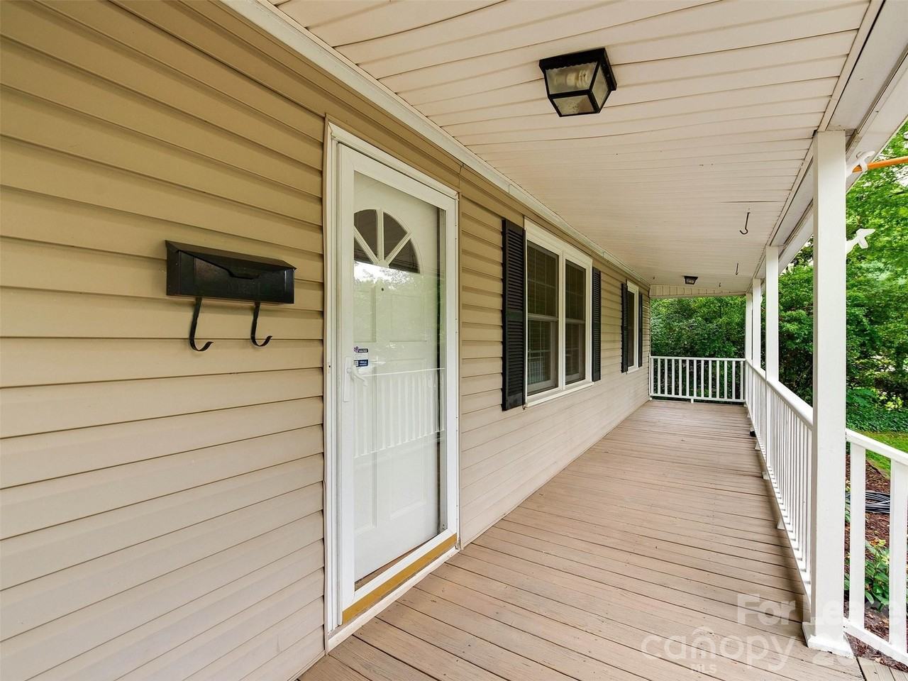 2329 Kingsbury Dr - Photo 3 of 44