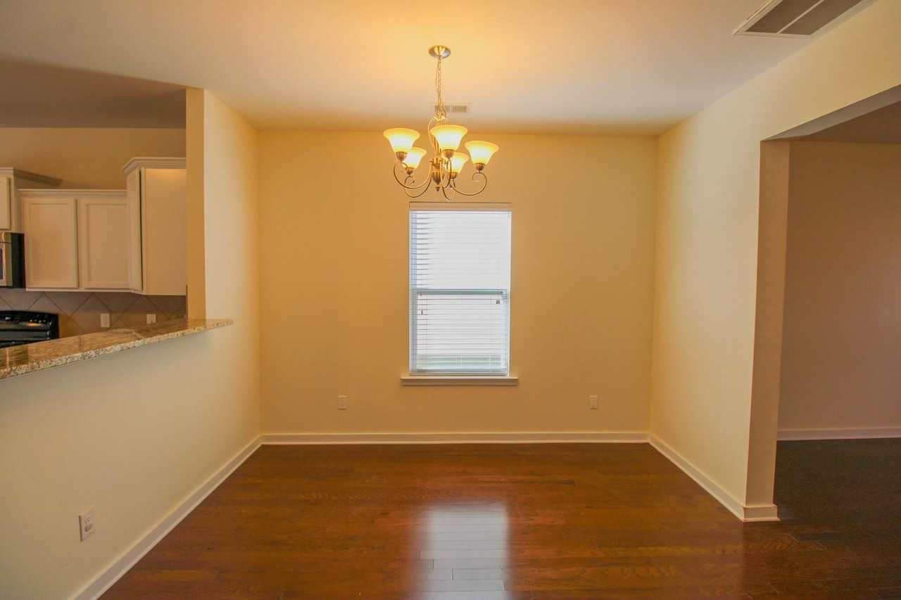 4946 Ballantine Dr - Photo 6 of 21