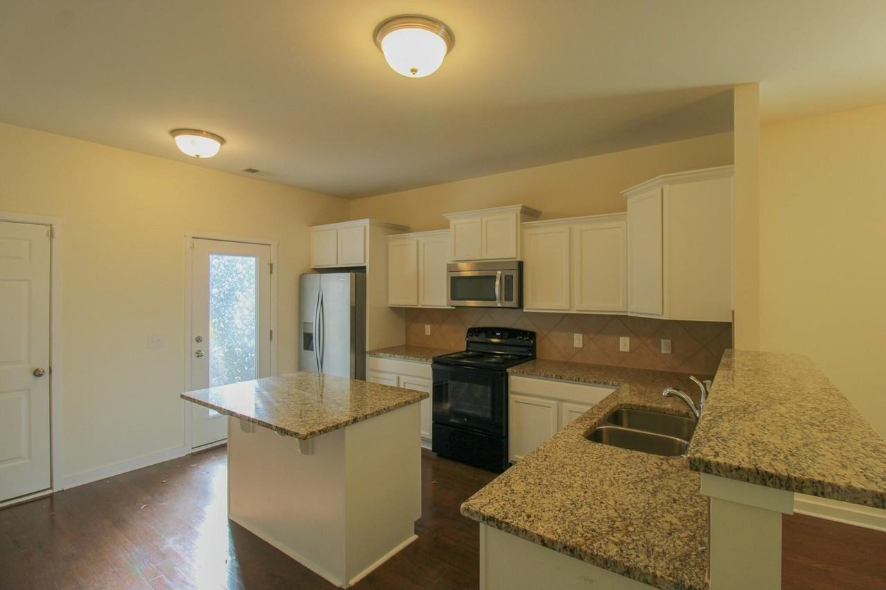 4946 Ballantine Dr - Photo 7 of 21