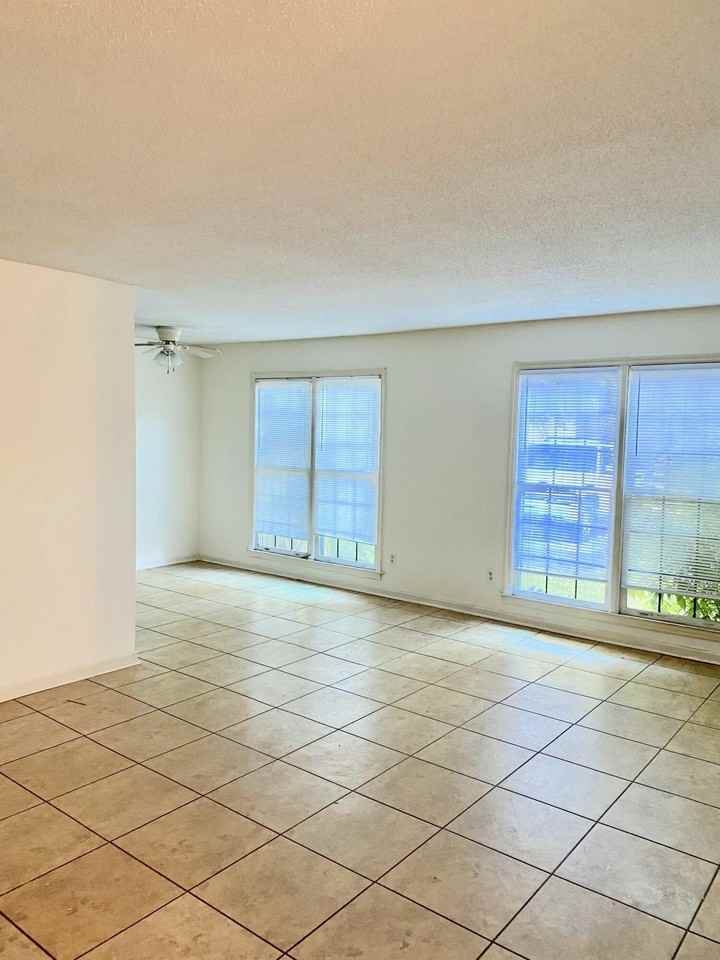 912 Sea Gull Dr Apt B - Photo 3 of 12