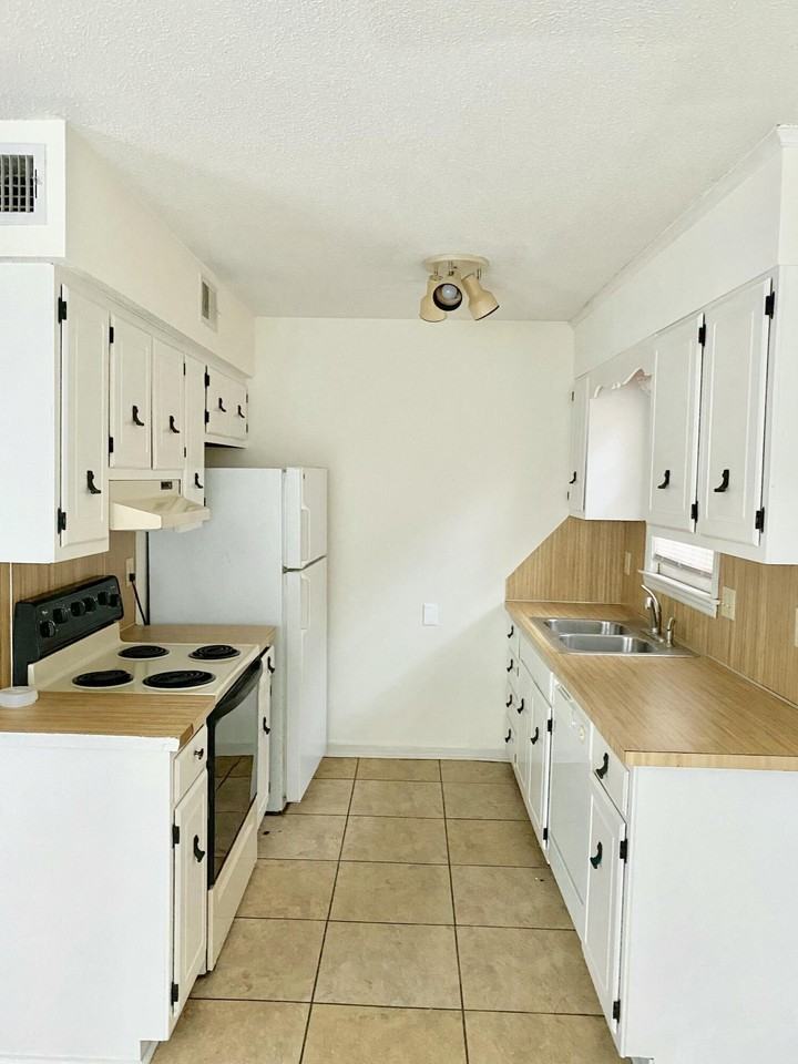 912 Sea Gull Dr Apt B - Photo 6 of 12