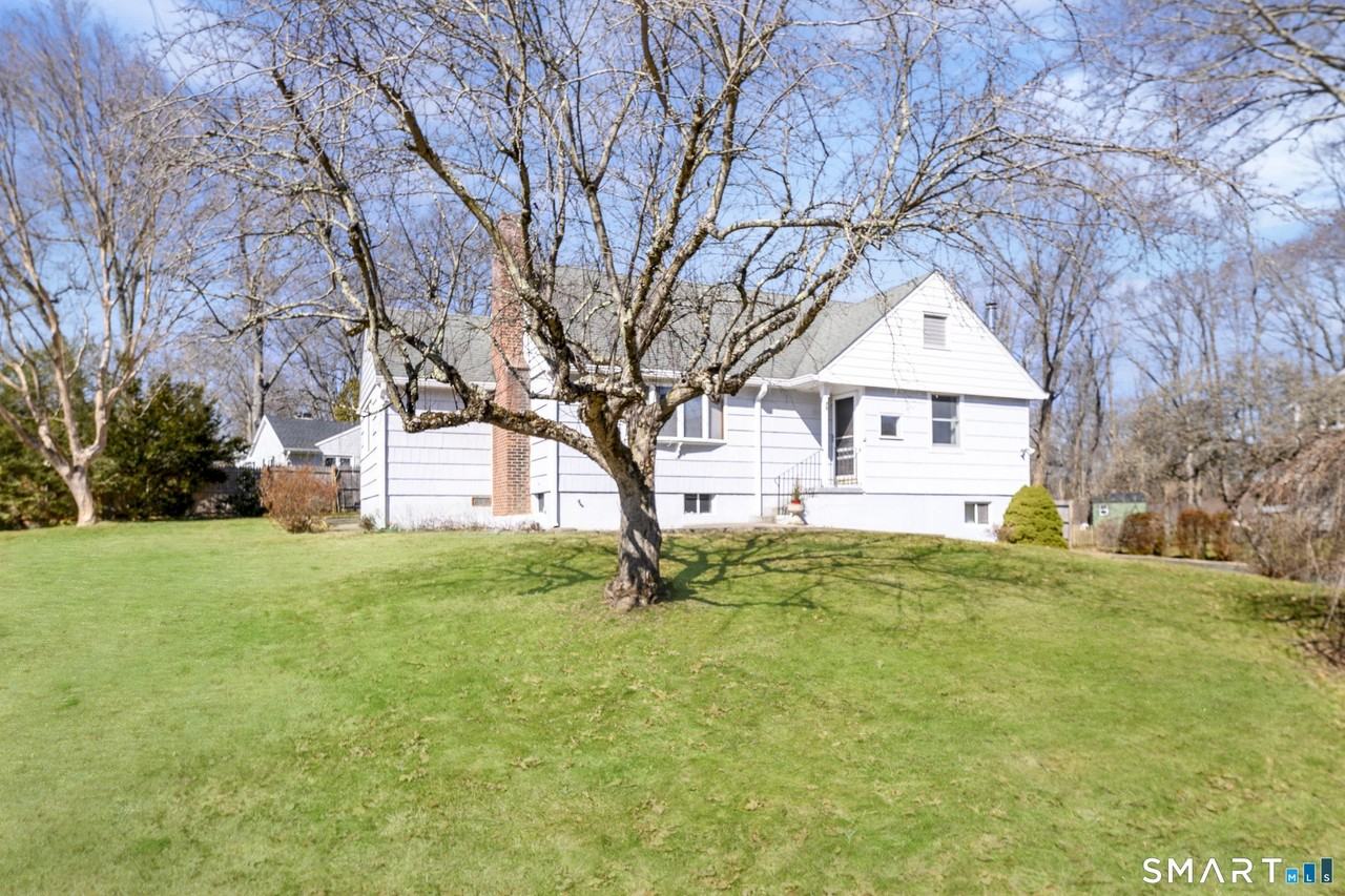 63 Alpine St - Photo 2 of 24