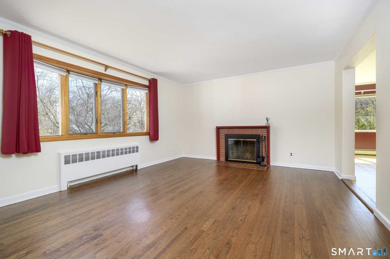 63 Alpine St - Photo 4 of 24