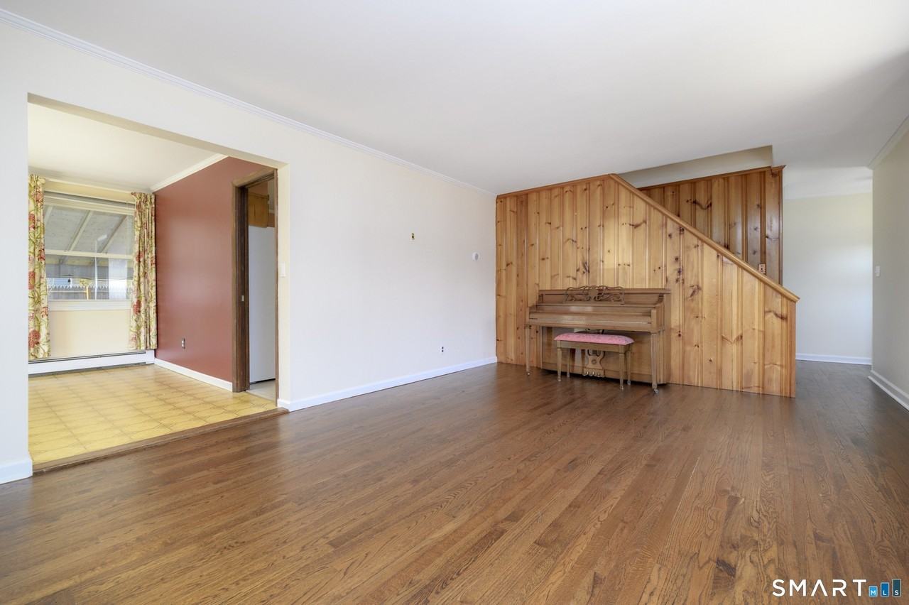 63 Alpine St - Photo 6 of 24