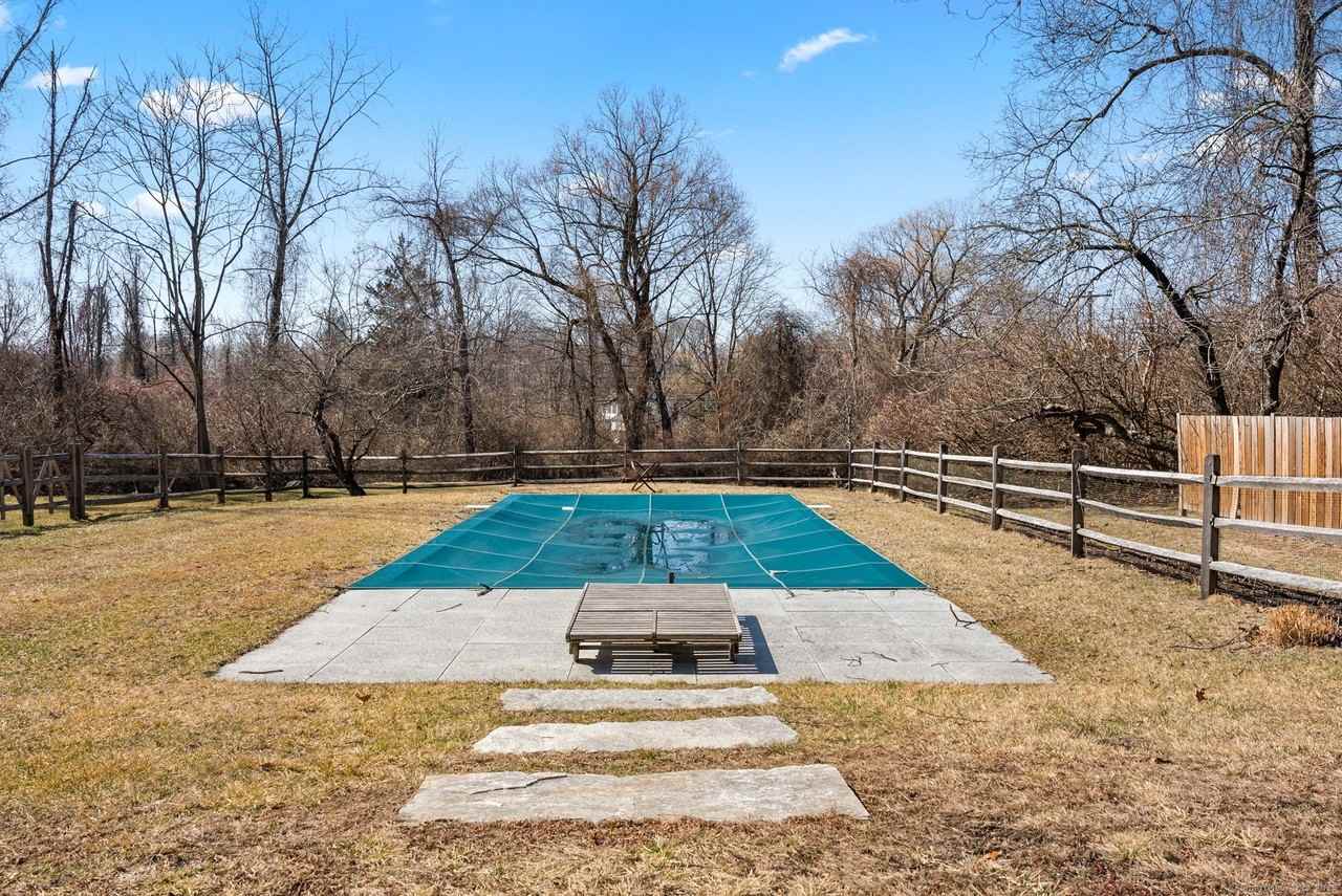 112 Chestnut Land Rd - Photo 2 of 32