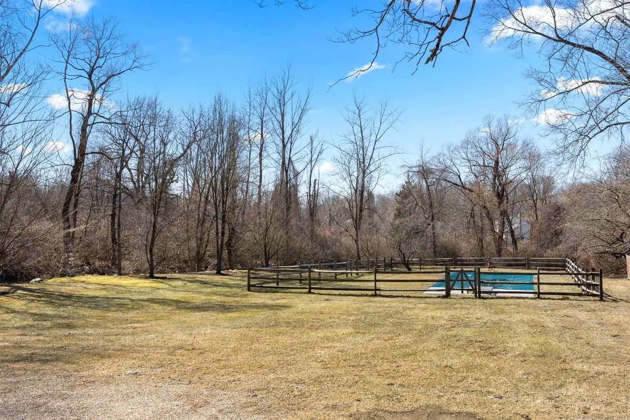 112 Chestnut Land Rd - Photo 5 of 32