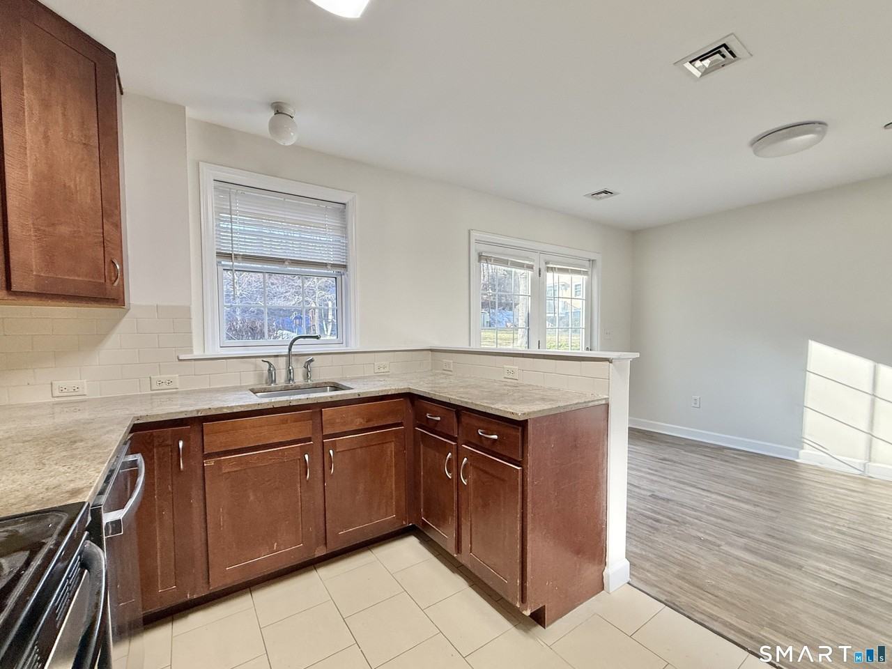 17 Rockfield Dr - Photo 4 of 19