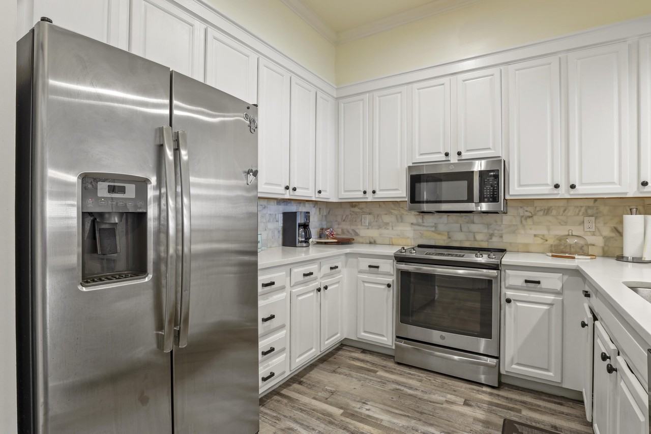 843 Grand Harbour E - Photo 4 of 24