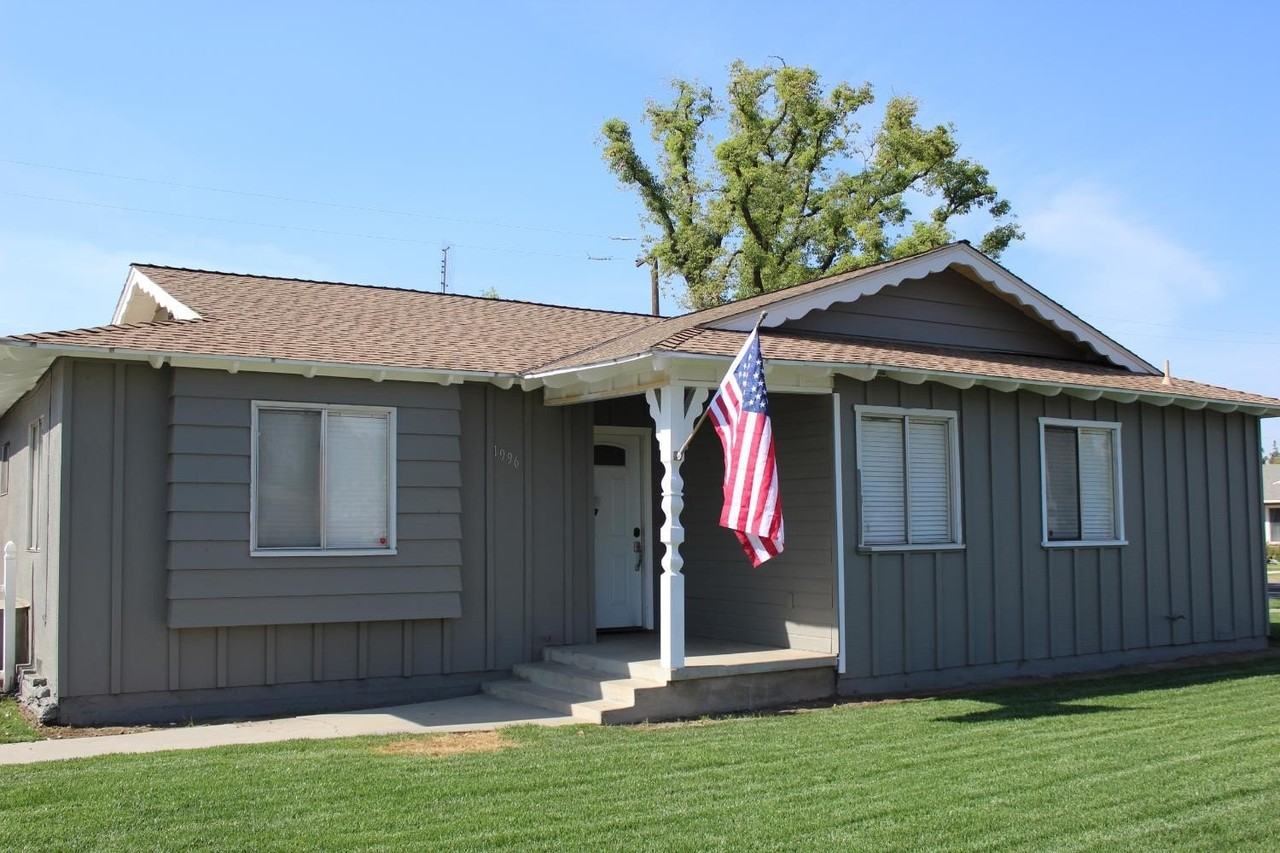 1996 N 11th Ave - Photo 7 of 7