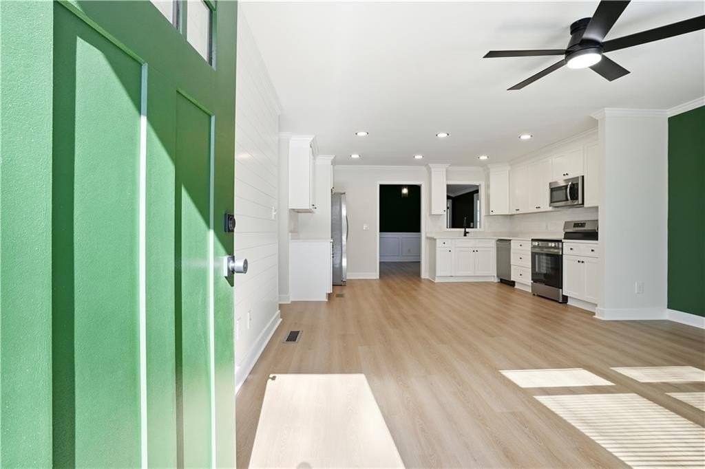 127 Perry St - Photo 3 of 31