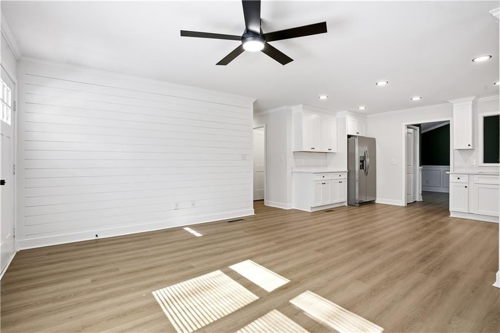 127 Perry St - Photo 4 of 31