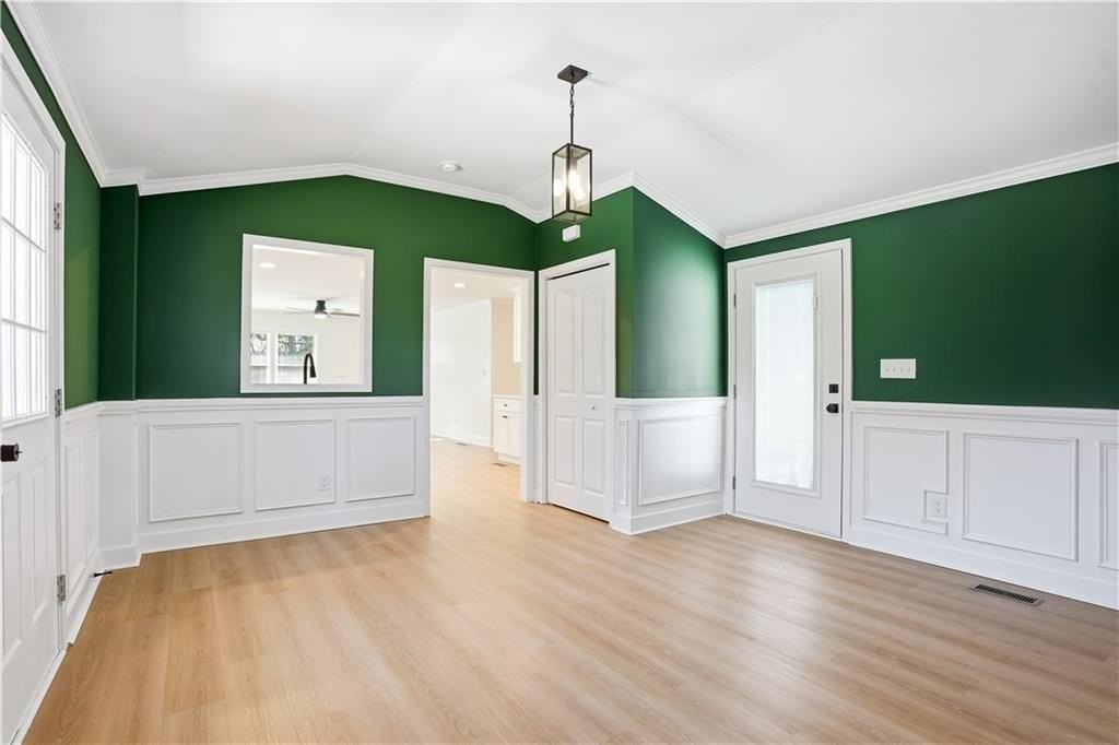 127 Perry St - Photo 5 of 31