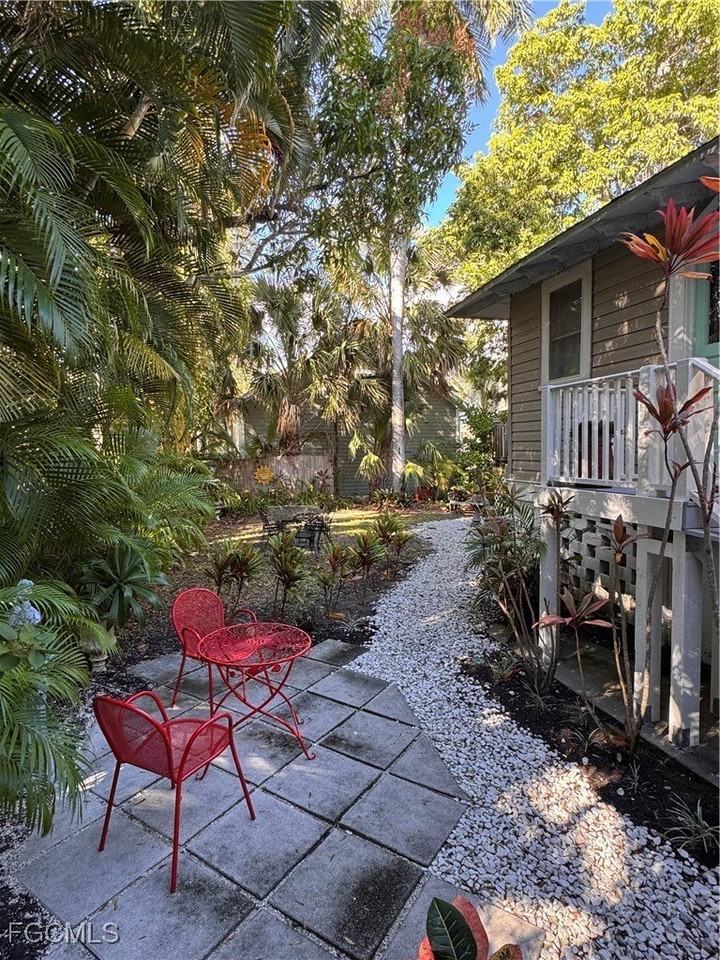 1618 Woodford Ave - Photo 5 of 17