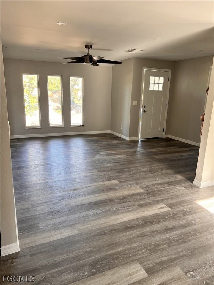 26941 Leport St - Photo 3 of 9