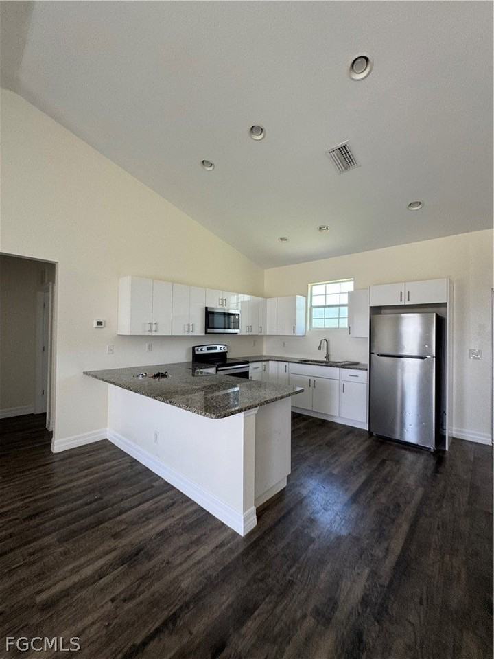 8036 Buttercup Cir - Photo 3 of 11