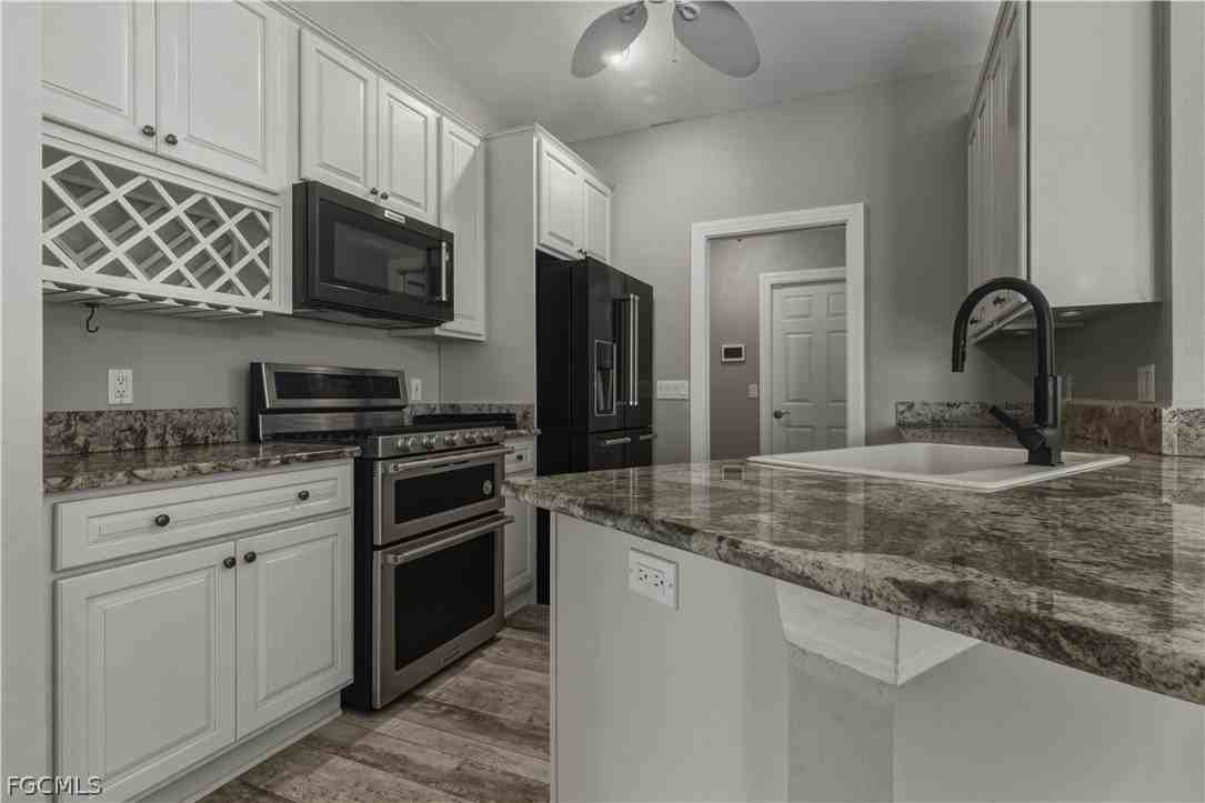 1105 Se 13th St - Photo 4 of 19