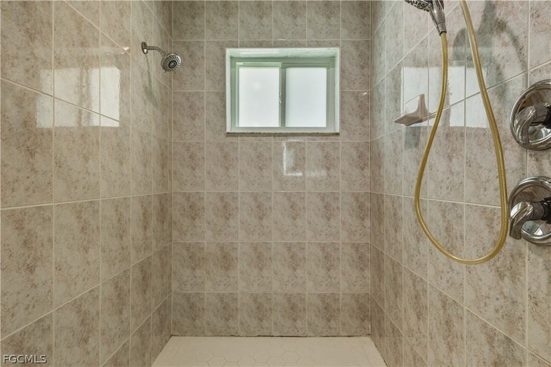 1105 Se 13th St - Photo 7 of 19