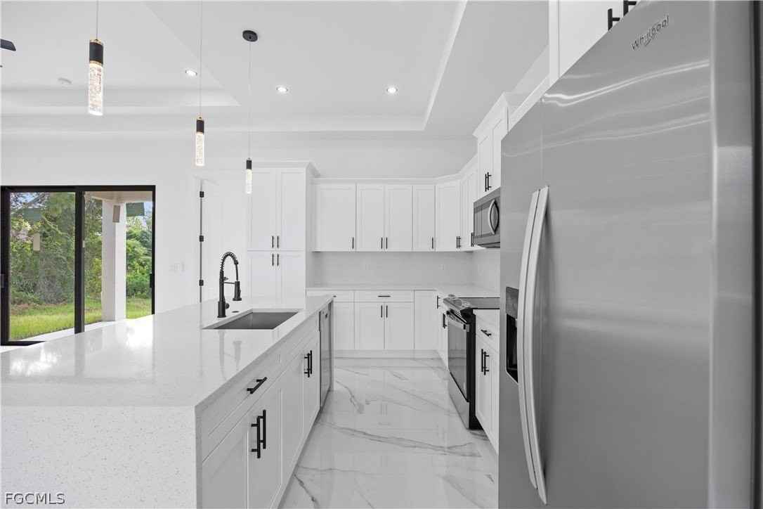 719 Fullerton Ave S - Photo 3 of 20