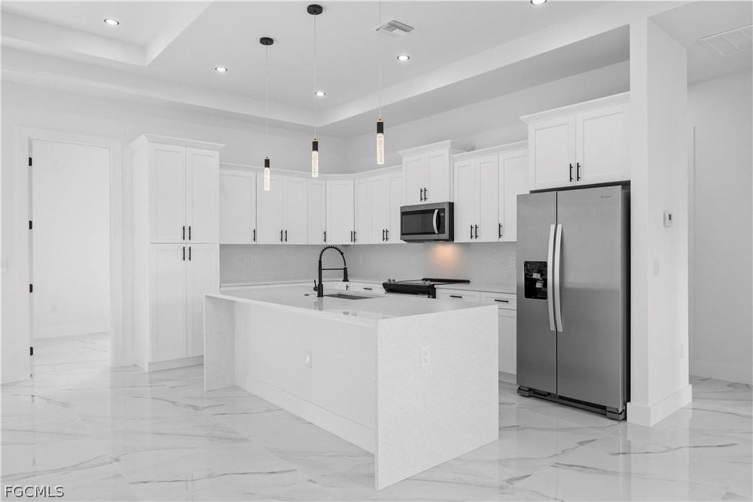 719 Fullerton Ave S - Photo 4 of 20