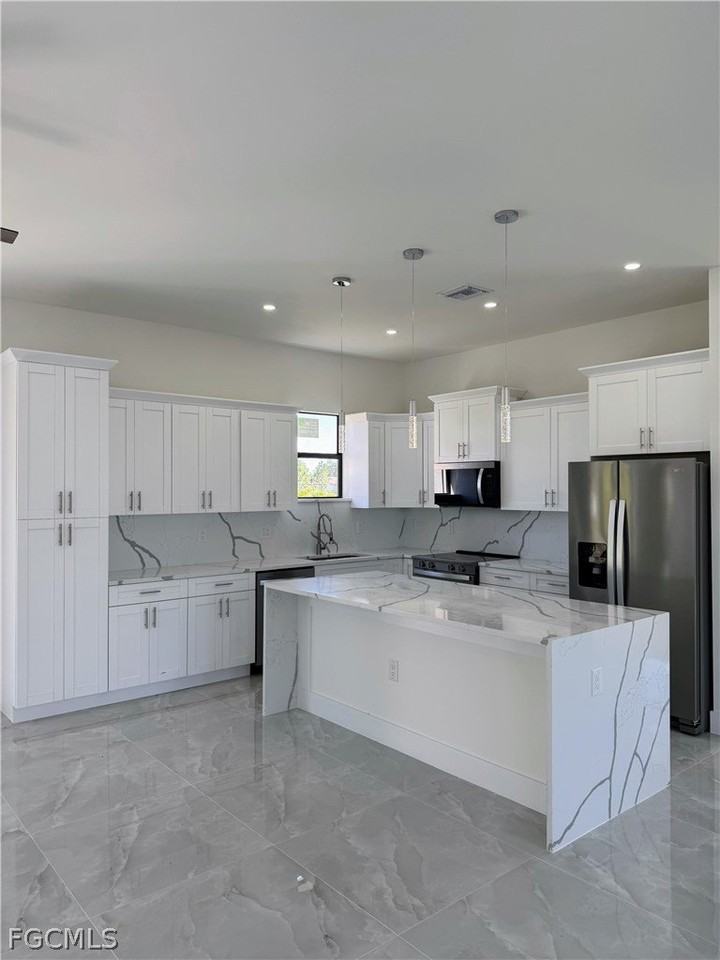 735 Worth Ave - Photo 5 of 15