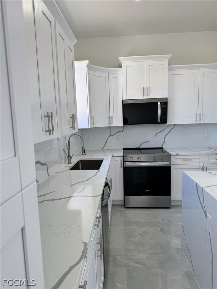 735 Worth Ave - Photo 7 of 15