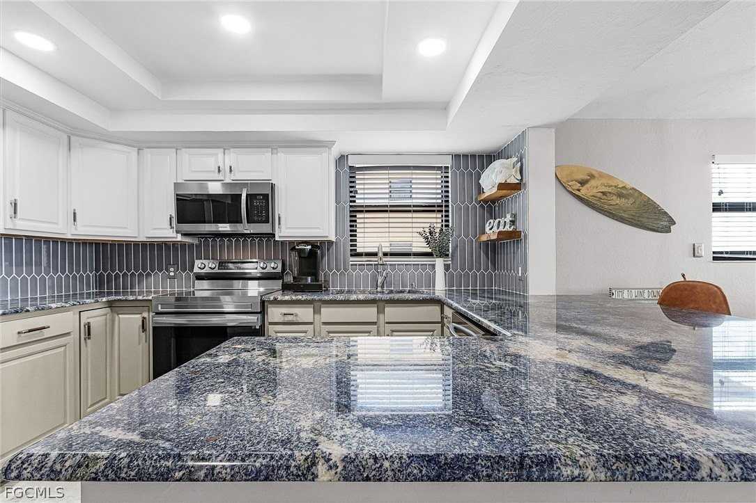 4260 Se 20th Pl #701 - Photo 4 of 36