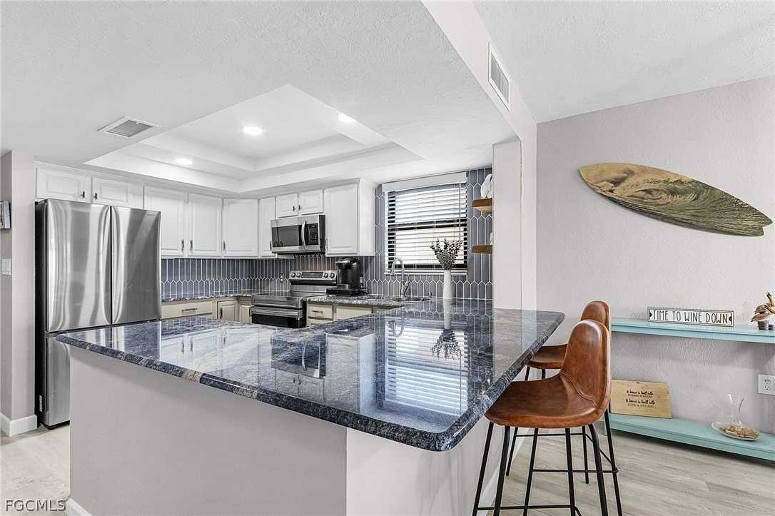 4260 Se 20th Pl #701 - Photo 5 of 36