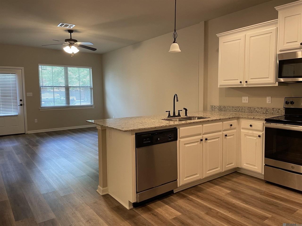 2872 S Roth Ave - Photo 3 of 16