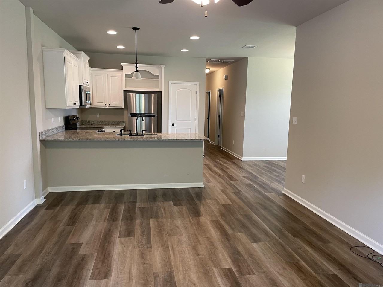 2872 S Roth Ave - Photo 4 of 16