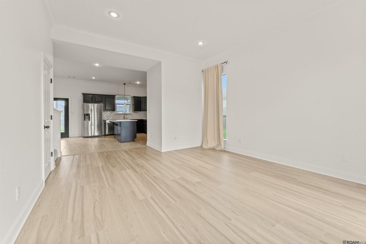 18642 Lake Harbor Ln - Photo 3 of 31