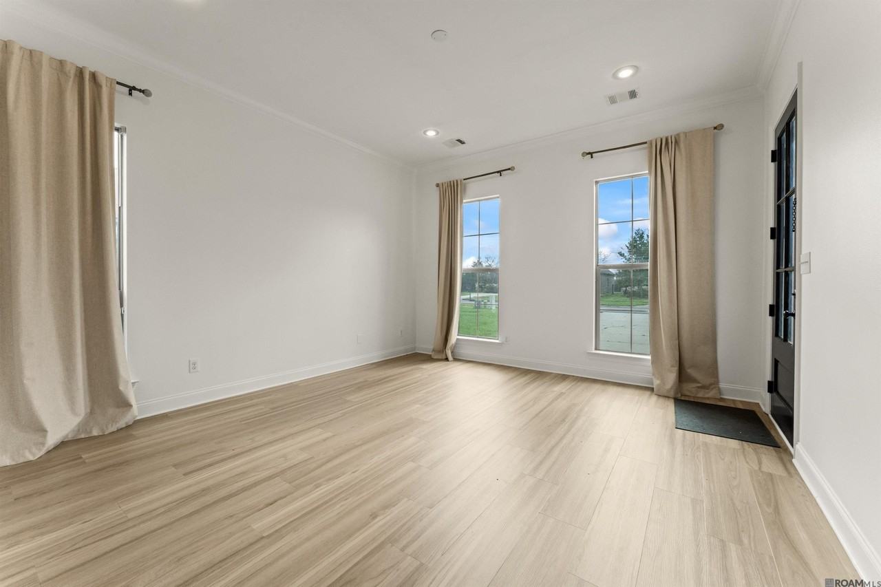 18642 Lake Harbor Ln - Photo 5 of 31