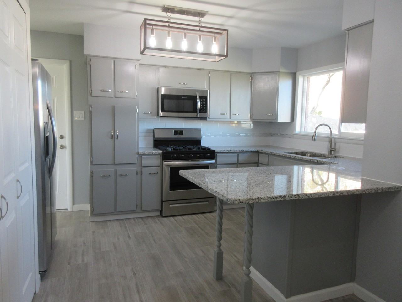 3302 Zircon Dr - Photo 4 of 19