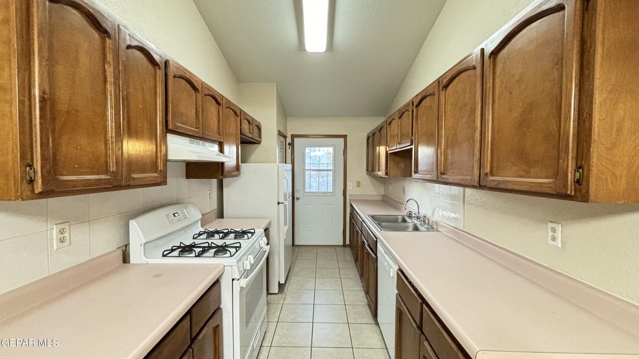 10960 Delafield Dr Unit A - Photo 5 of 17