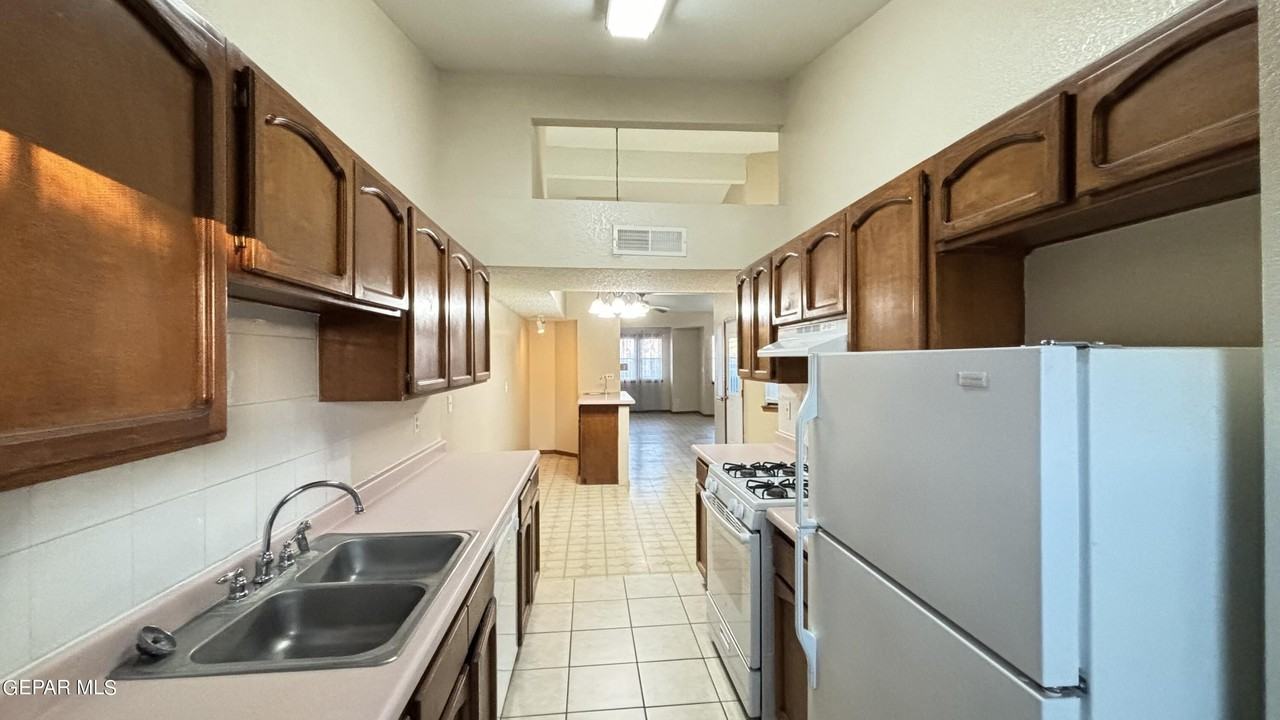 10960 Delafield Dr Unit A - Photo 6 of 17