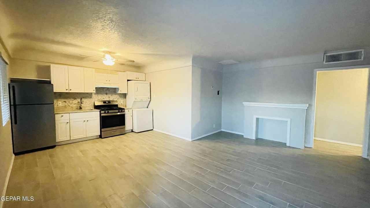 821 Olson St Unit A - Photo 3 of 16