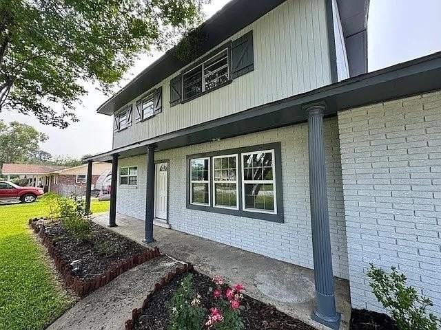 203 N Lake Dr - Photo 2 of 20