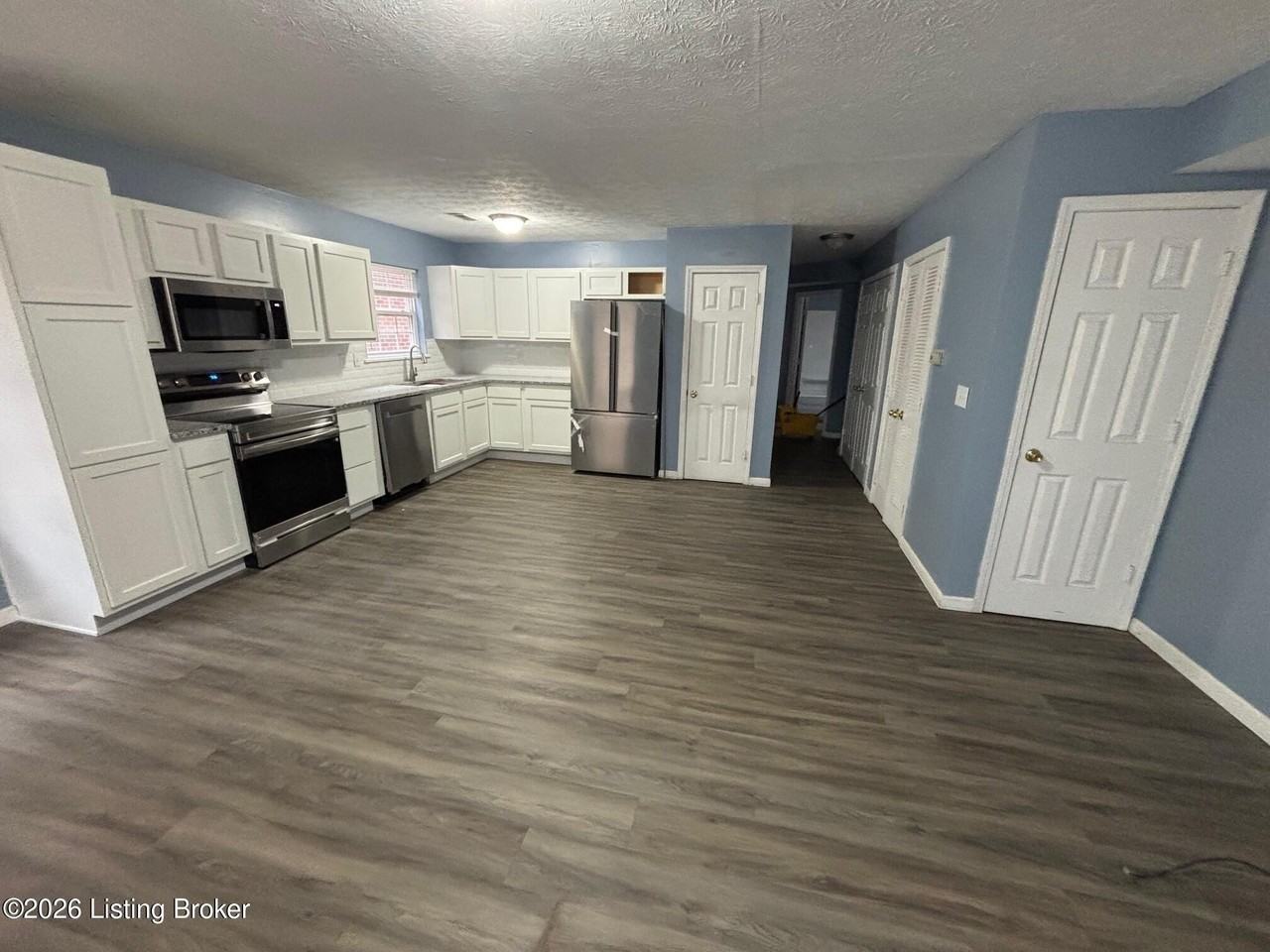 2122 W Jefferson St - Photo 2 of 15