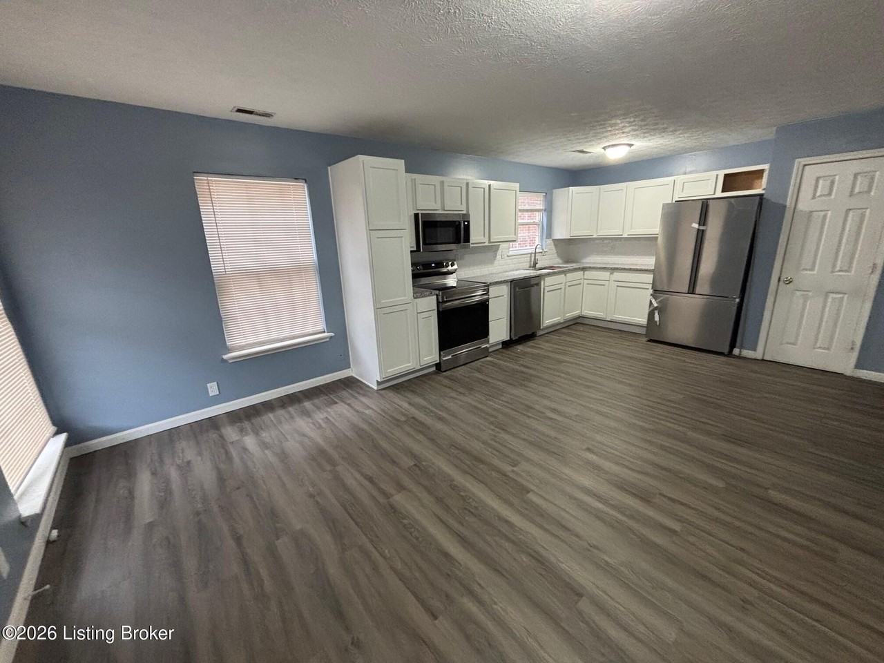 2122 W Jefferson St - Photo 3 of 15