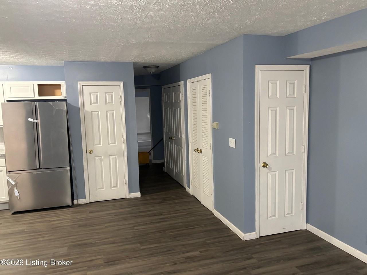 2122 W Jefferson St - Photo 4 of 15