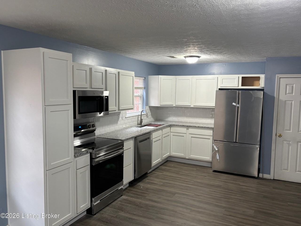 2122 W Jefferson St - Photo 5 of 15