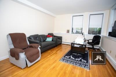 35 Glenville Ter - Photo 2 of 4